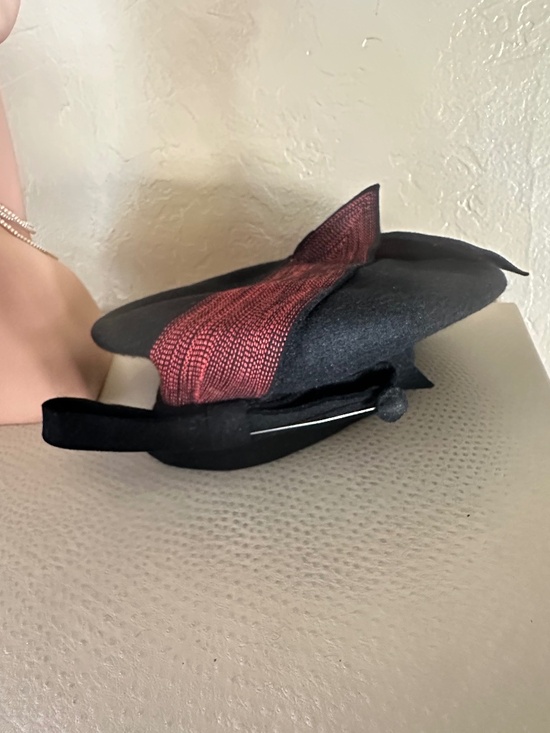 FABULOUS 1940S\' BLACK TILT hat + RED TOPSTITCHING & BACK BOW main image 7